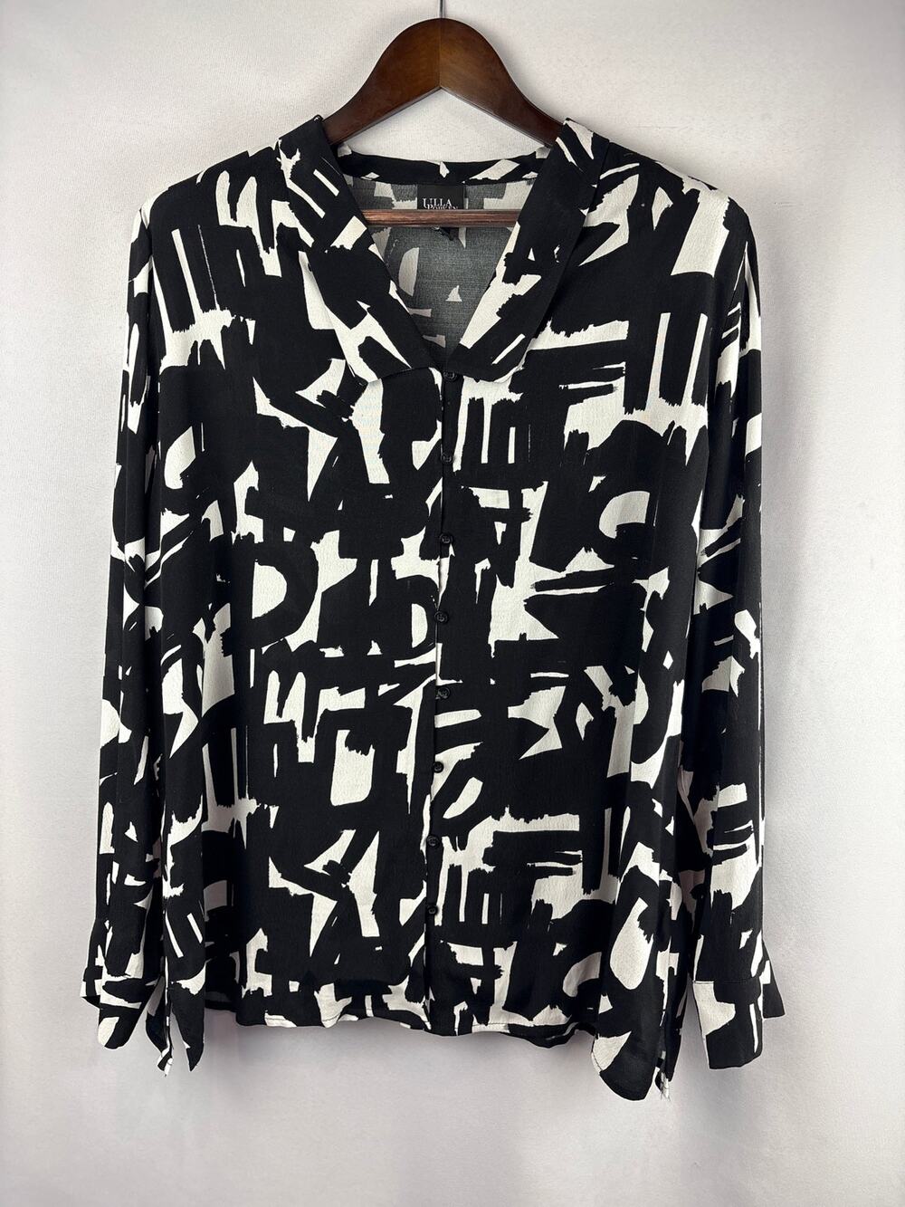 Women’s Ulla Popken Size 16/18 Black & White Patterned Blouse